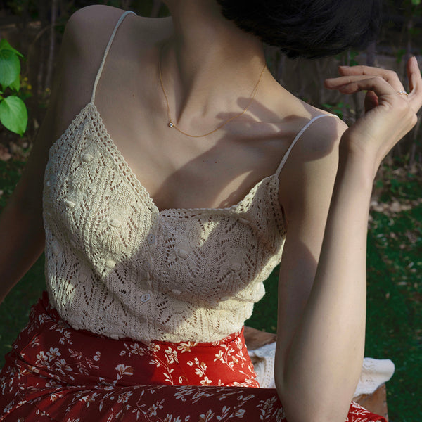 手編みの刺繍ニットキャミソール