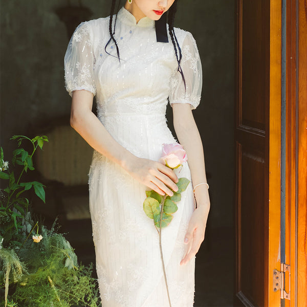 純白の花刺繍チャイナワンピース