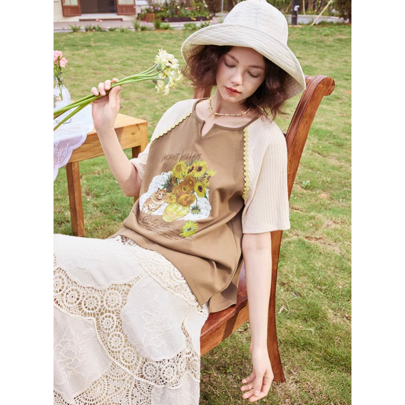 アイリスのある花瓶と花瓶の向日葵のTシャツ