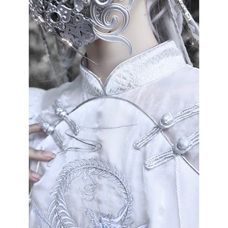 銀白の龍の刺繍チャイナワンピース