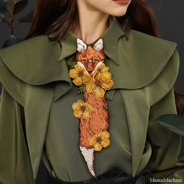 花に遊ぶ狐の刺繍ネクタイ – ManusMachina