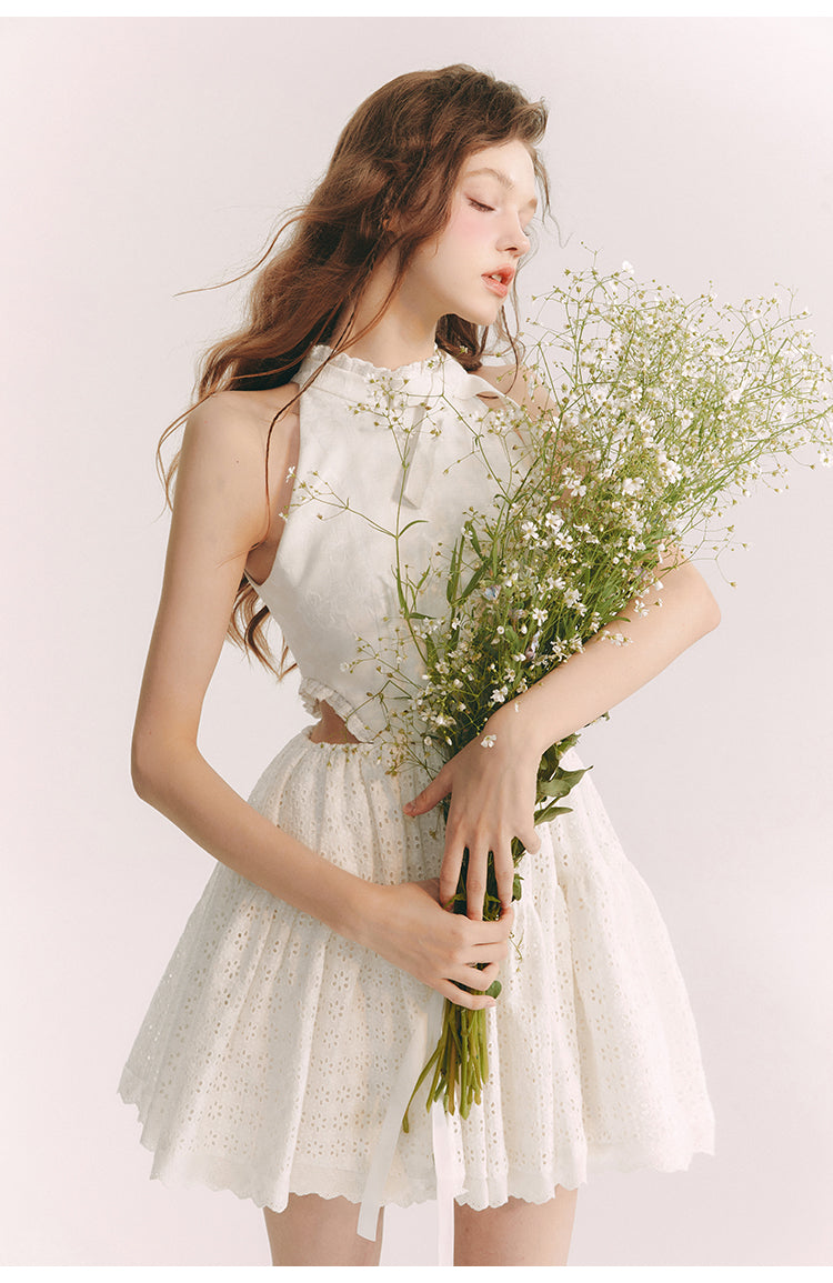 純白の花びら刺繍ノースリーブワンピース
