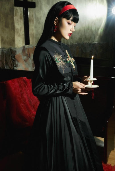 漆黒の修道女の刺繍クラシカルワンピース – ManusMachina