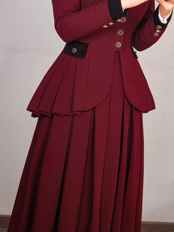 葡萄酒色の貴婦人のスワローテールドコートとロングスカート