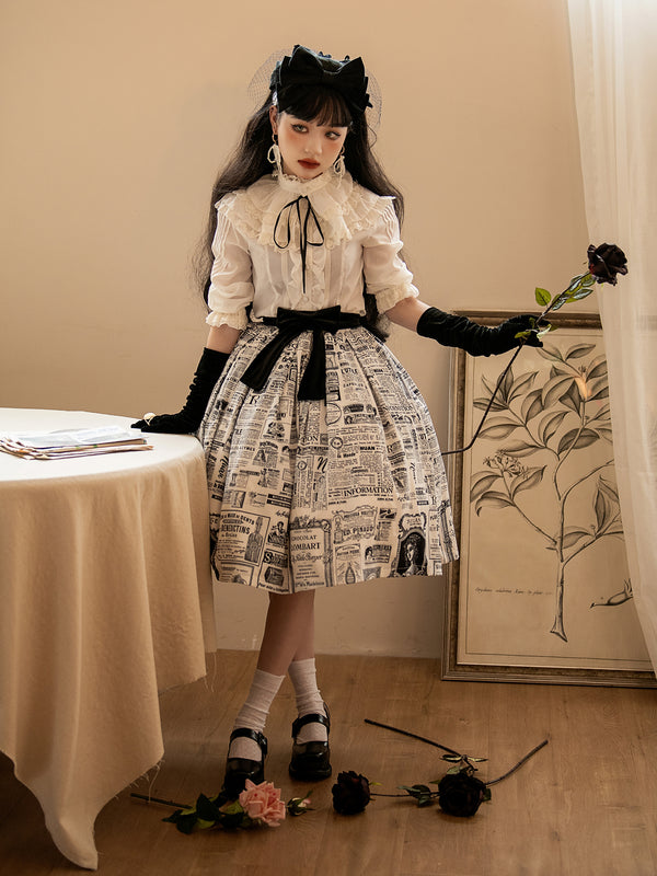 フランスの古新聞の広告柄ホワイトジャンパースカートとスカート