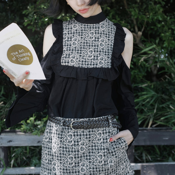 黒格子と花柄パッチワークブラウス