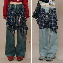 Casual Wide Pants with a Rolled-up Shirt