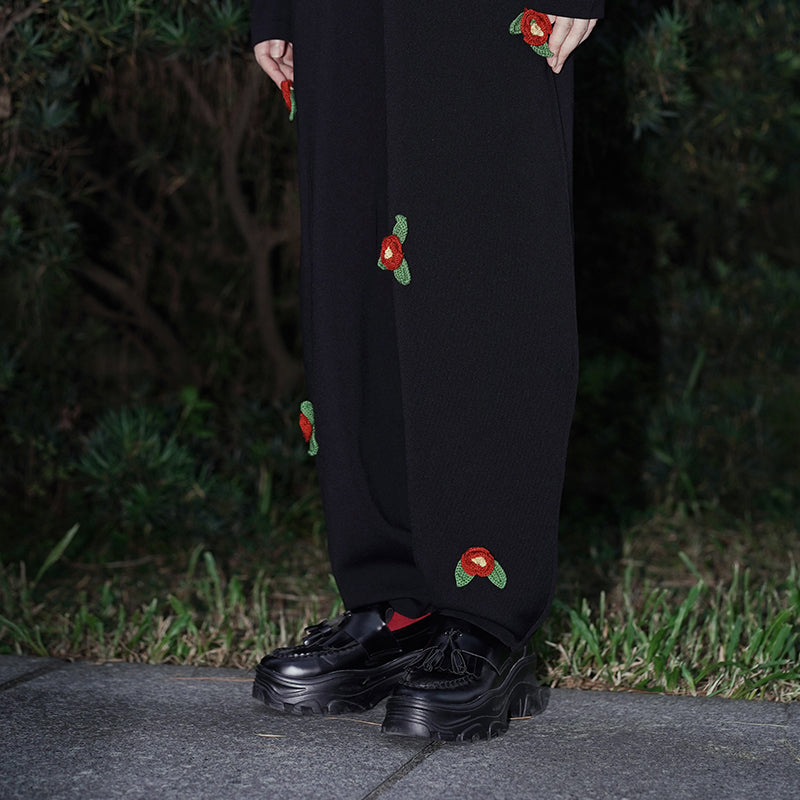 山茶花の花の刺繍ロングパンツ
