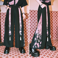 暗夜の花と蝶々のワイドパンツ