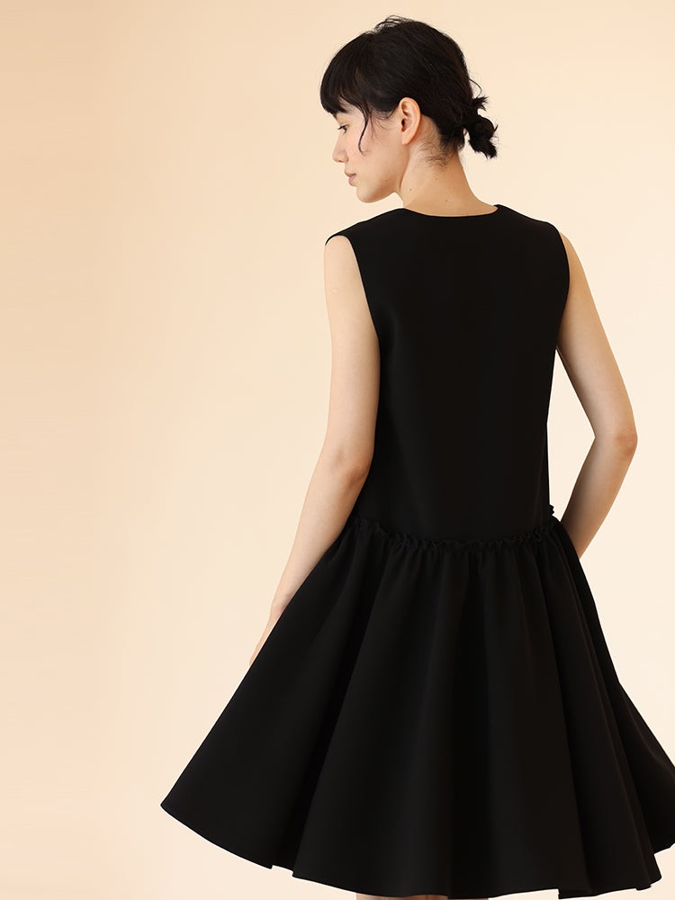 Jet black lady sleeveless dress