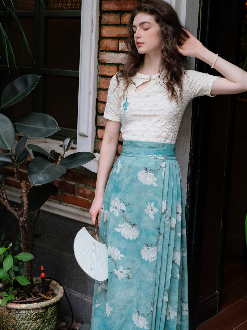 花浅葱の花柄チャイナプリーツスカートと刺繍スリムトップス