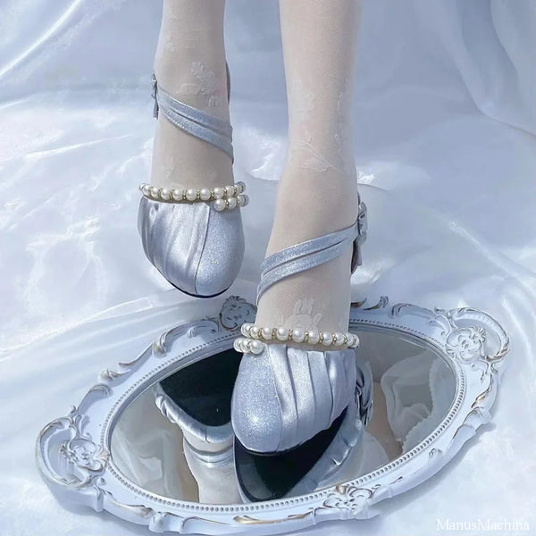 Pearl round toe heel pumps for a jet-black lady[Scheduled to be shipped late May-early June 2023]