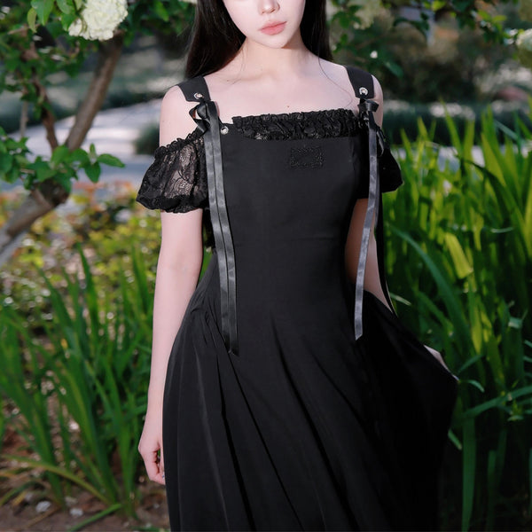 黒のお嬢様のストラップワンピース