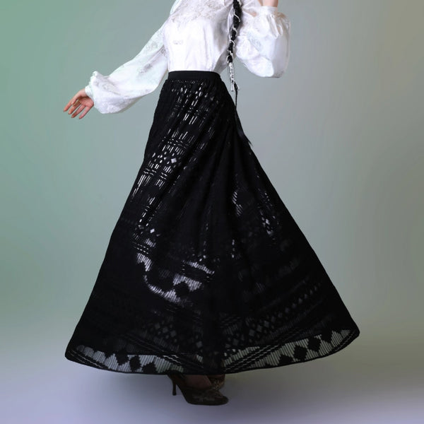 漆黒の格子編みロングスカート
