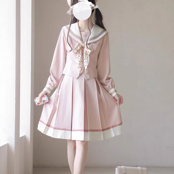 桜色のお嬢様のセーラーブラウスとプリーツスカート
