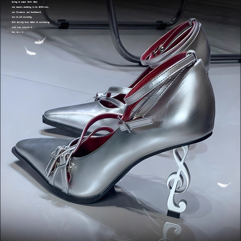 ト音記号のポインテッドトゥヒールパンプス - Silver[2025年9月上旬-9月下旬発送予定]
