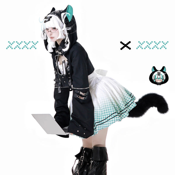 電脳少女のストラップワンピースとフードジャケット