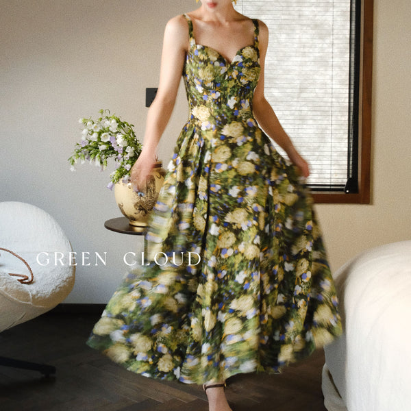 Elegant Dress with a Dense Mass of Flowers