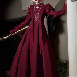 月夜の修道女の刺繍ワンピース - Wine Red（シャーリングスリーブ）[2025年12月上旬-2026年1月上旬発送予定]