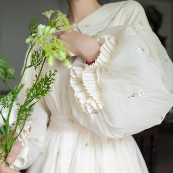 朝霧の花の刺繍ヴィクトリアンワンピース