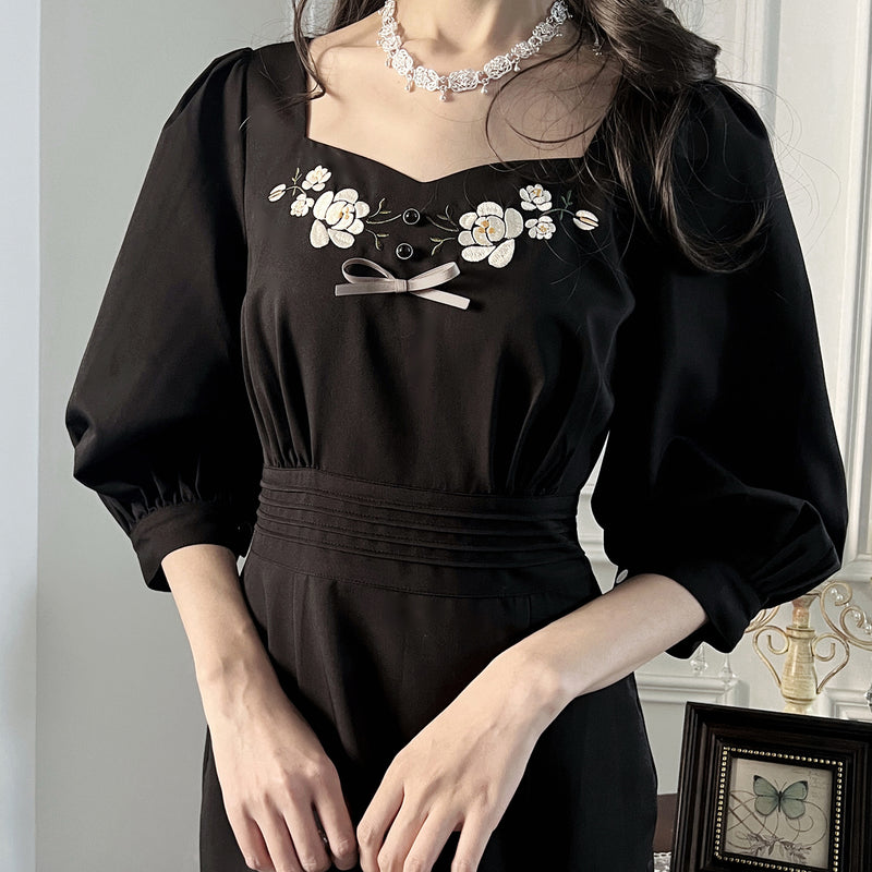 白椿の花の刺繍マーメイドワンピース - Black
