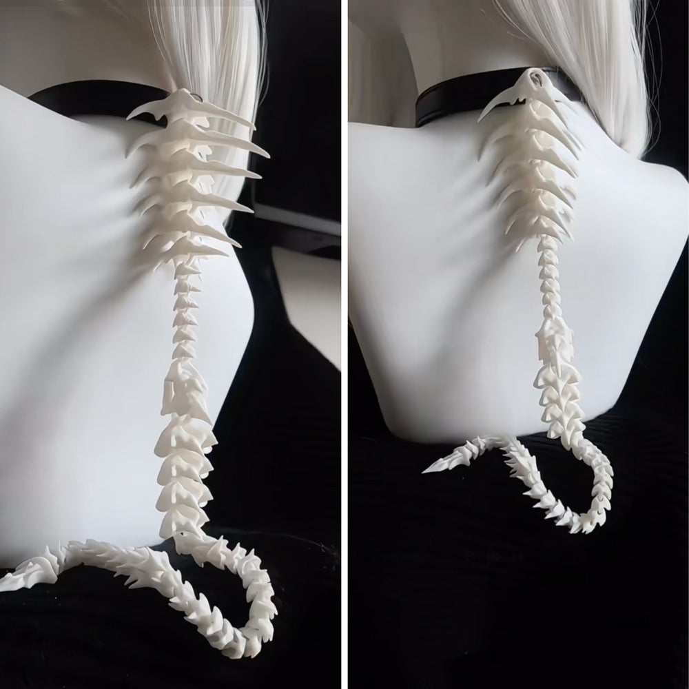 闇を纏うようなゴシック美学！暗黒と美が交差する“脊椎