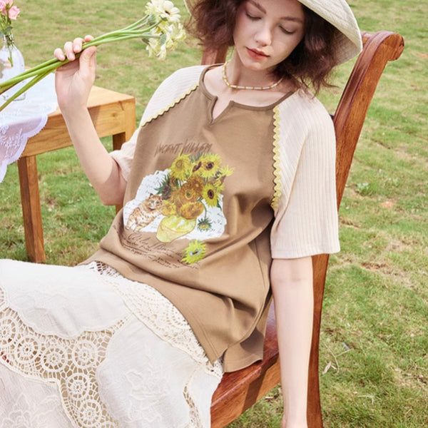 アイリスのある花瓶と花瓶の向日葵のTシャツ