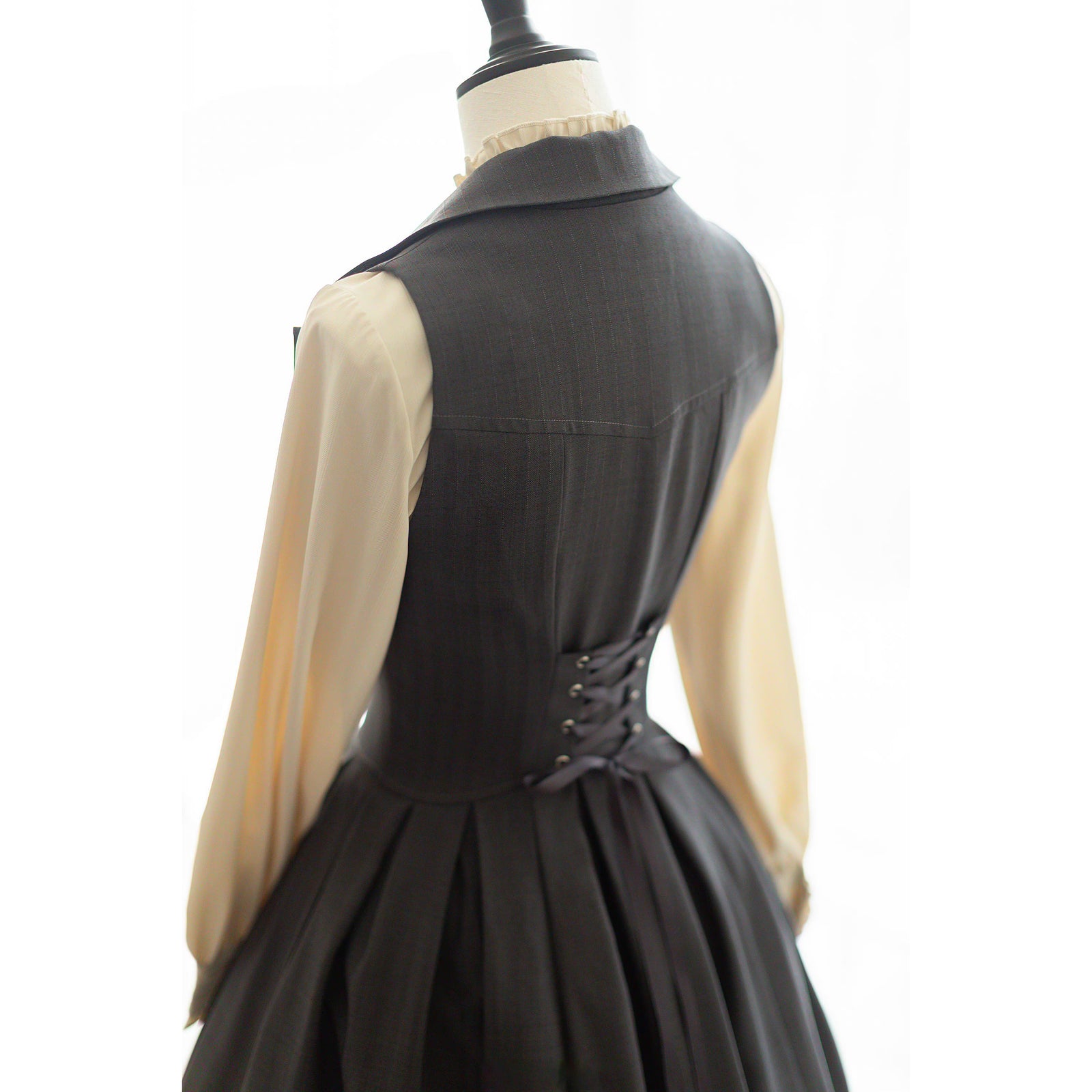 【新品未使用】LUXURY 羽織、和袖ブラウス、ジャンスカ □残りわずか□Vネックタックジャンパースカート[品番