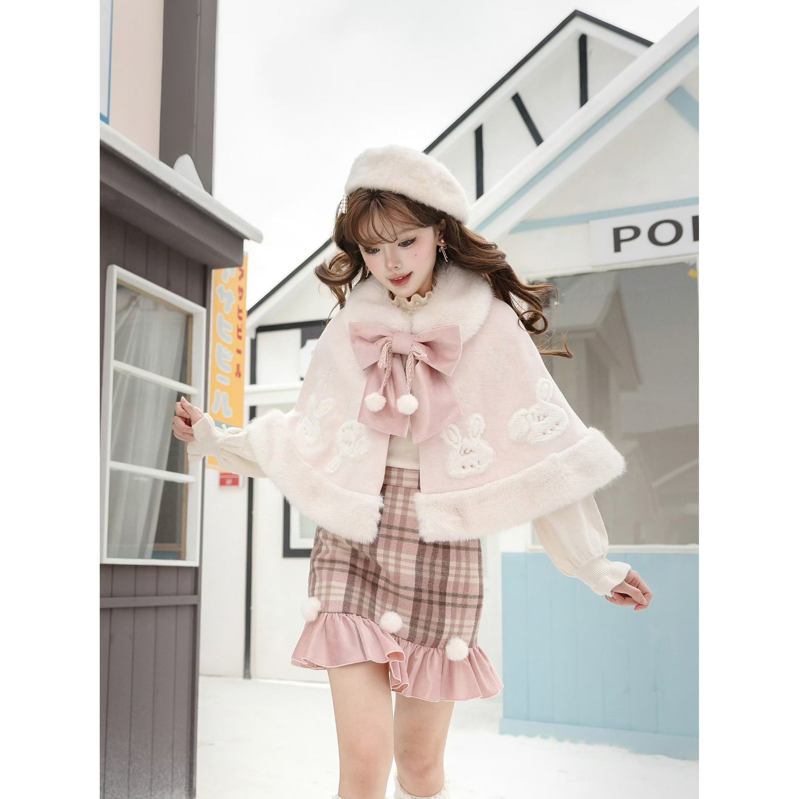 うさぎさんのケープコートとチェックスカート[2026年2月上旬-3月上旬