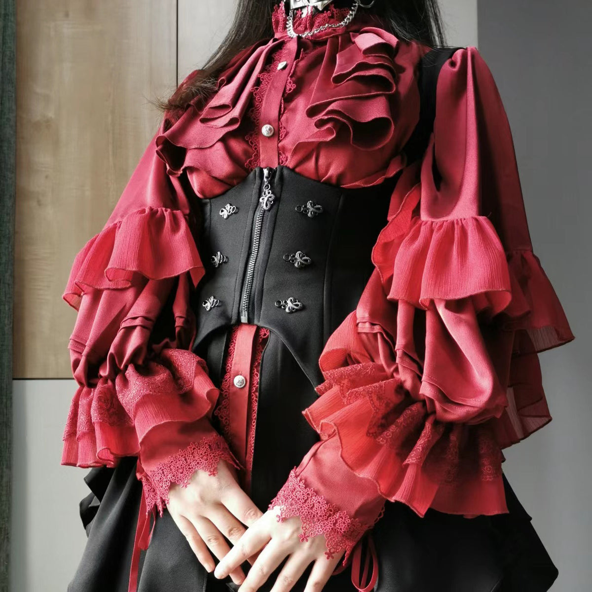 貴族のお嬢様のヴィクトリアンブラウス - Red – ManusMachina