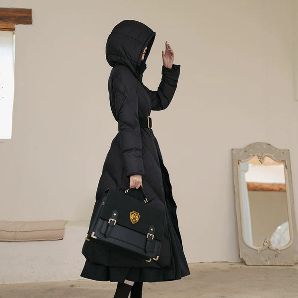 黒曜石の令嬢のロングダウンコート