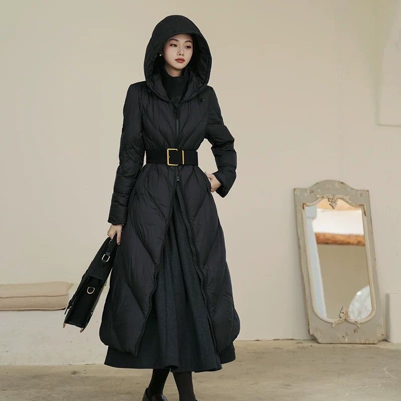 黒曜石の令嬢のロングダウンコート