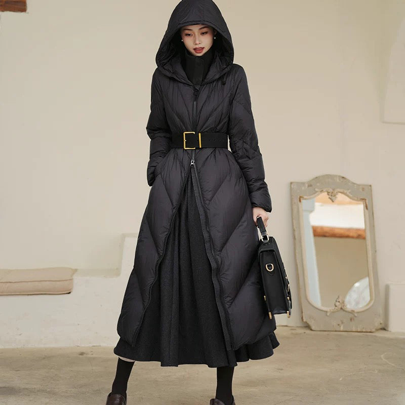 黒曜石の令嬢のロングダウンコート