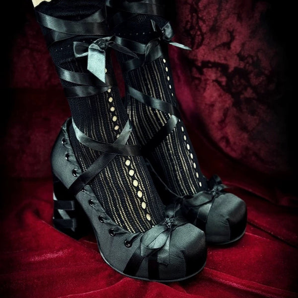 漆黒の王妃のバレエヒールパンプス