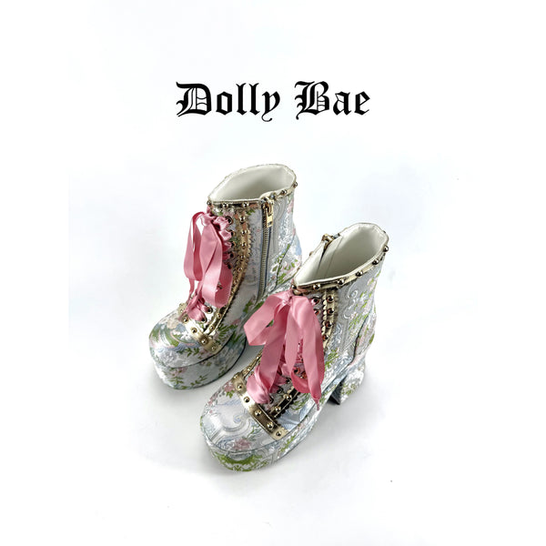 王侯貴族の刺繍レースアップブーツ