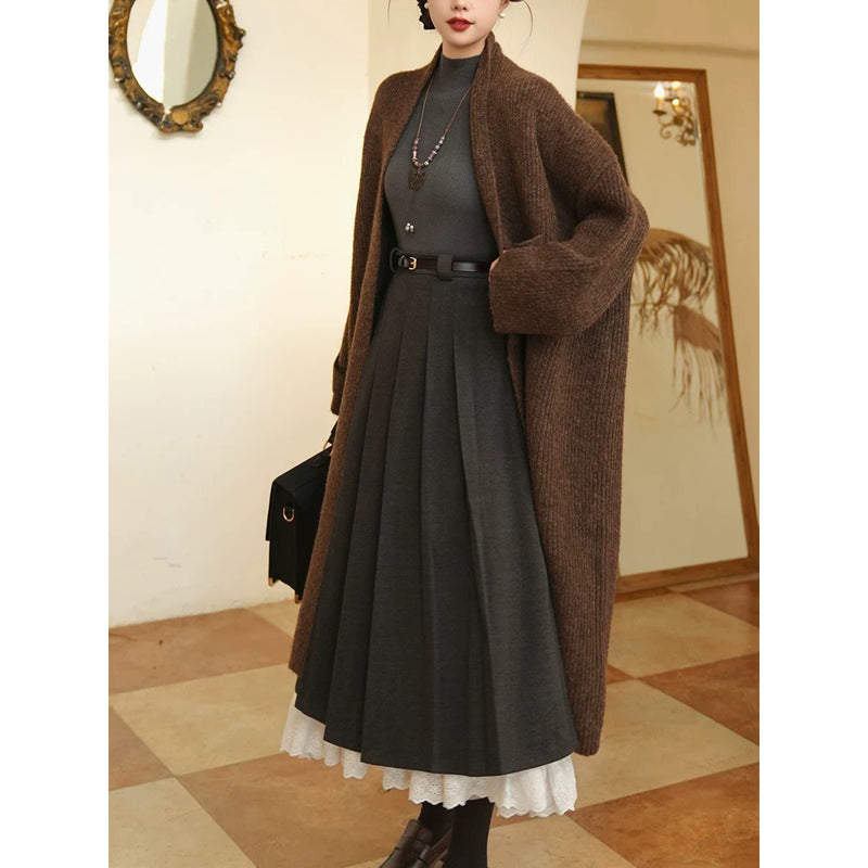 深灰色のお嬢様のプリーツロングスカート