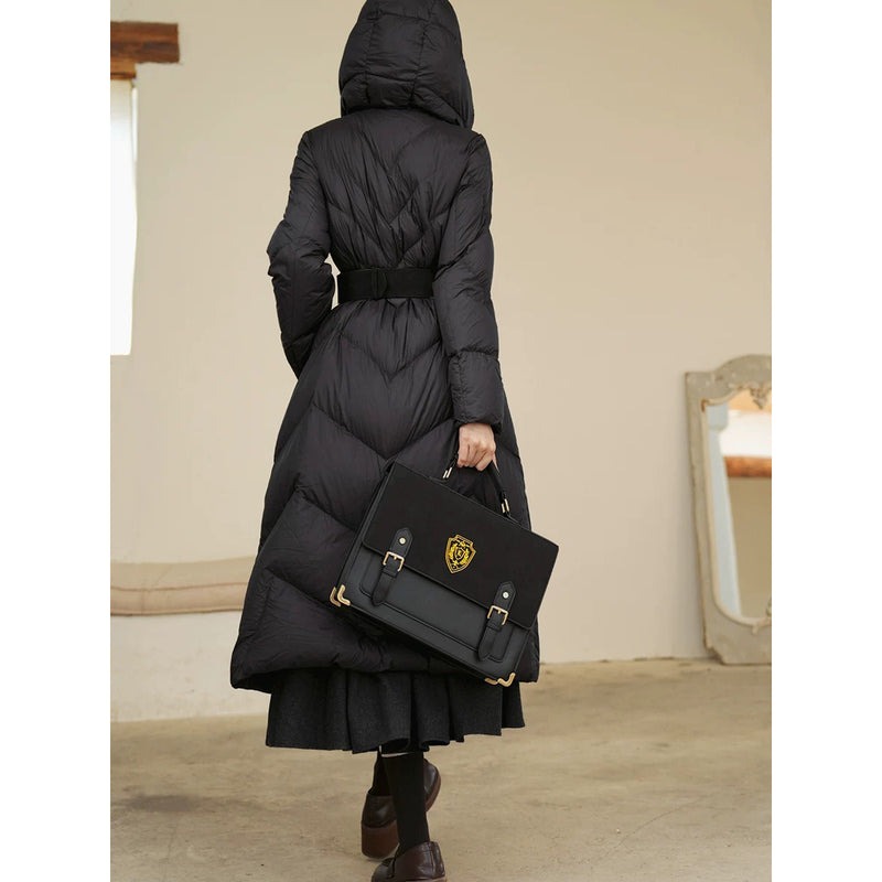 黒曜石の令嬢のロングダウンコート