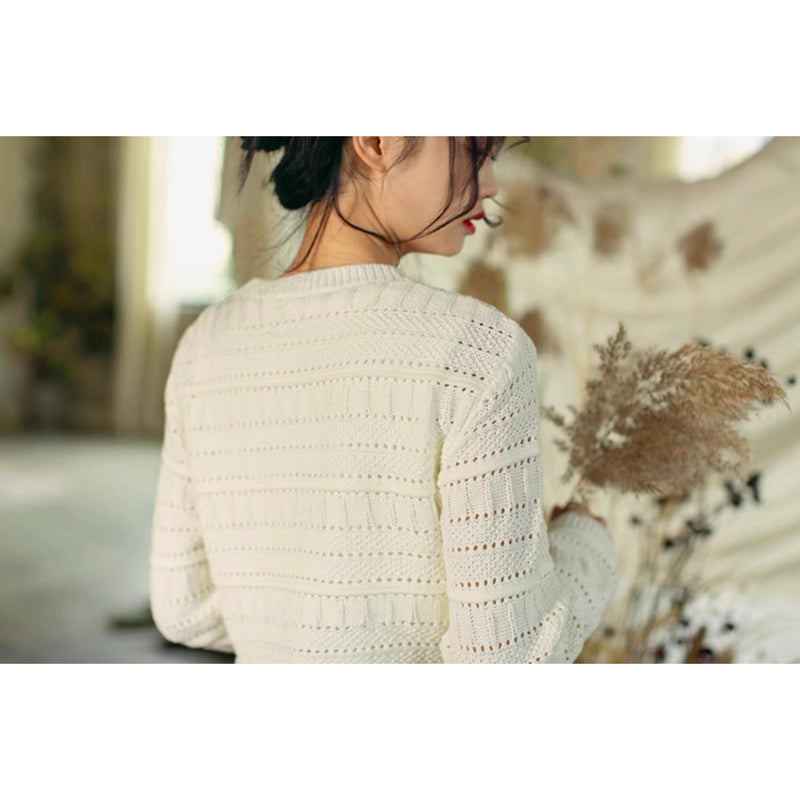 茉莉花の花色ニットセーター