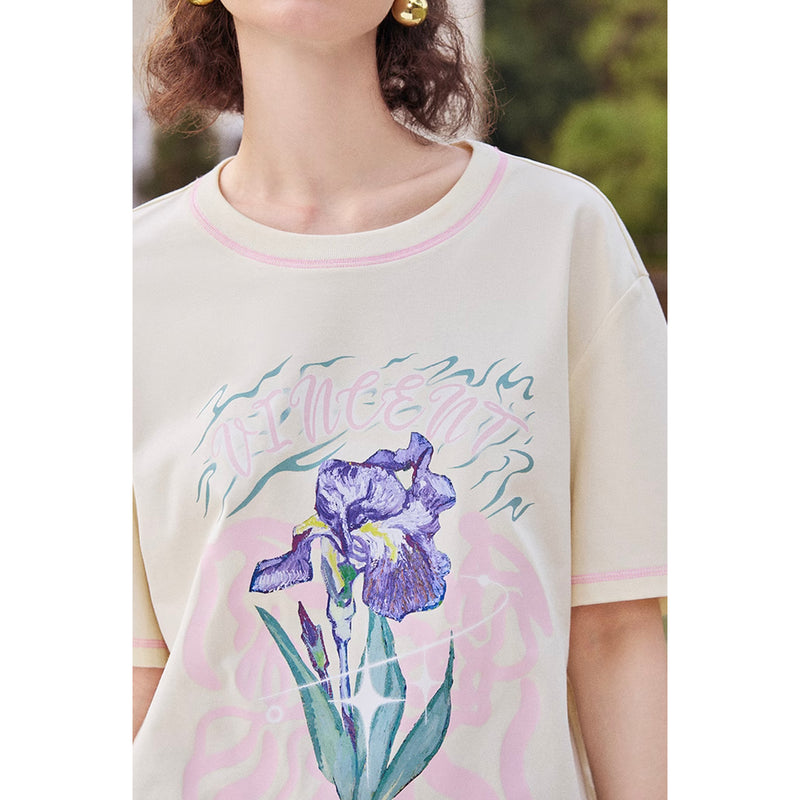 星月夜と花瓶の向日葵とアイリスの花のTシャツ