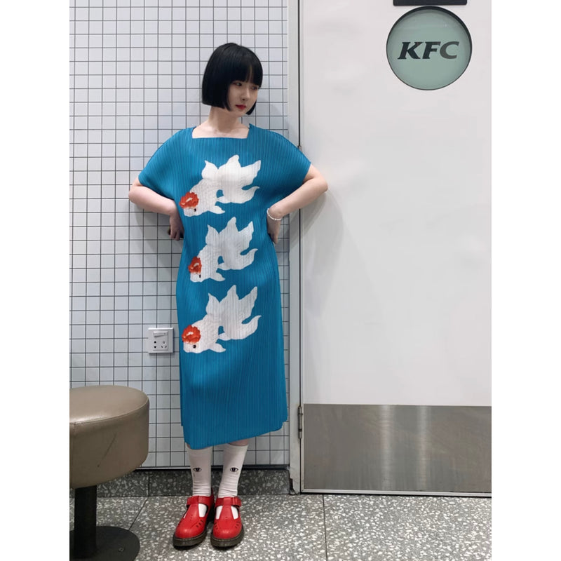 金魚椿の次縹色ワンピース