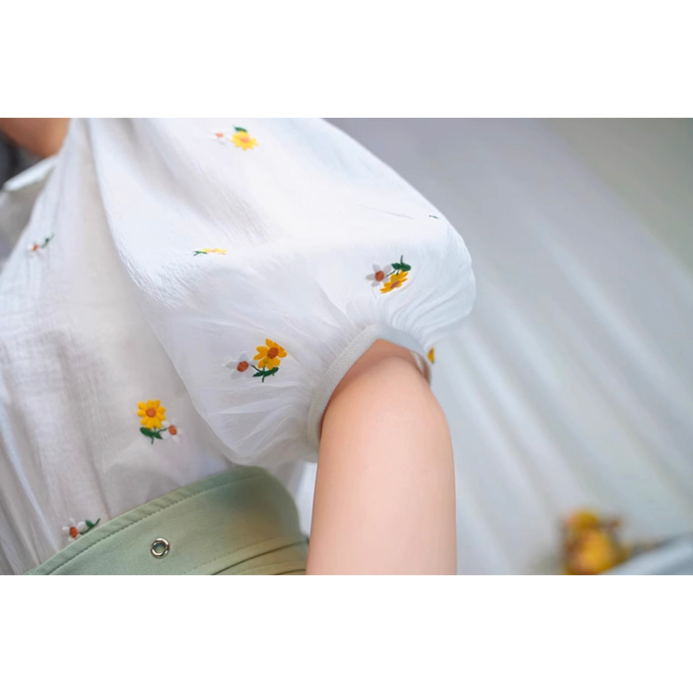 藤黄の花の刺繍ブラウス – ManusMachina 藤黄の花の刺繍ブラウス – ManusMachina
