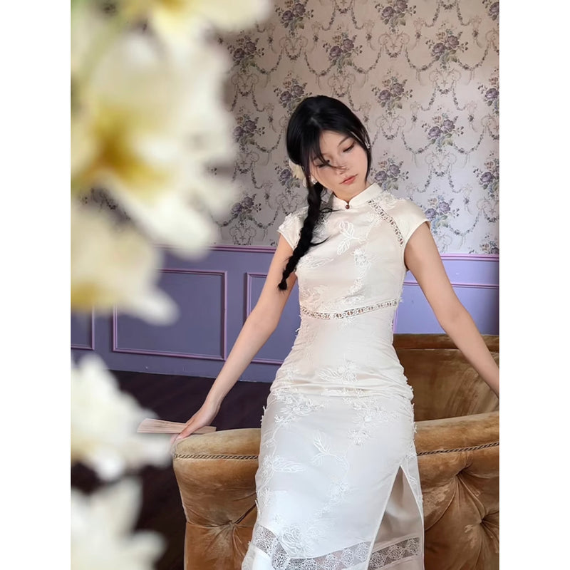 純白の花の刺繍チャイナワンピース