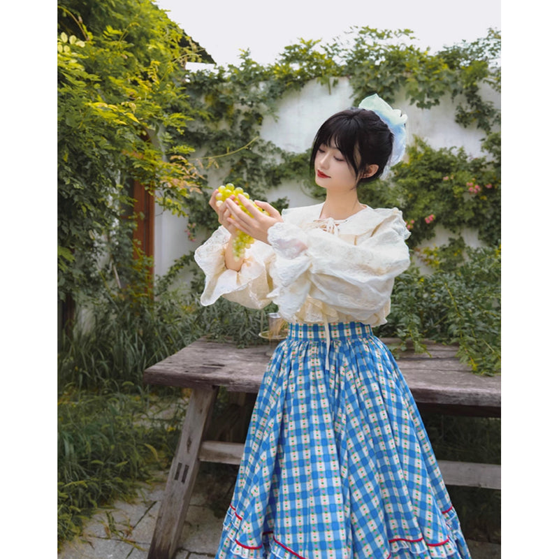 蝶々と花の刺繍ヴィクトリアンブラウス