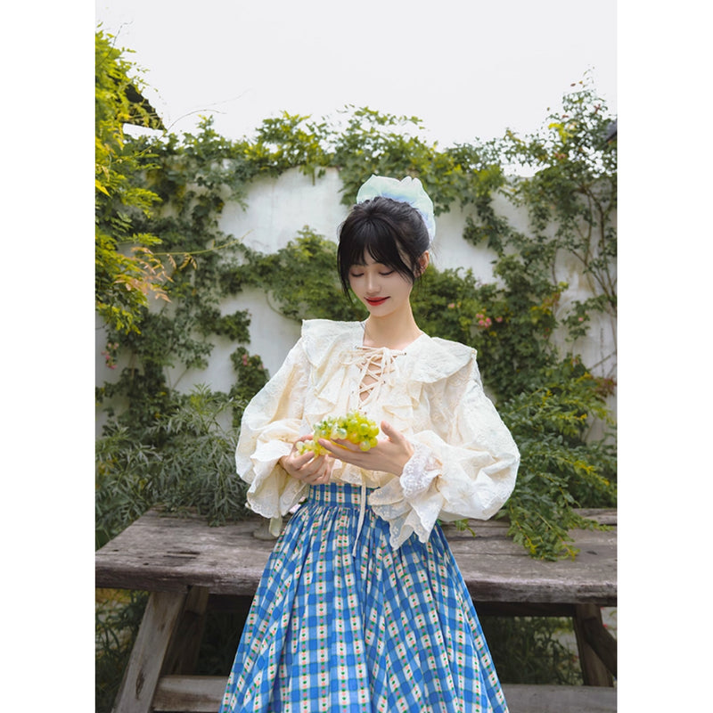 蝶々と花の刺繍ヴィクトリアンブラウス