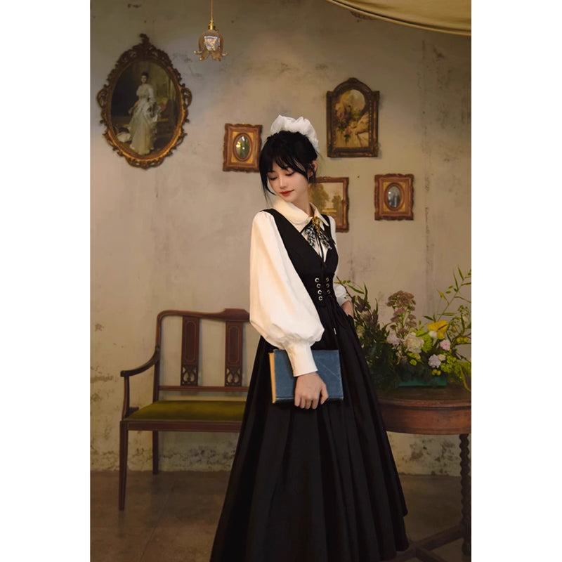 書斎の令嬢のクラシカルブラウス
