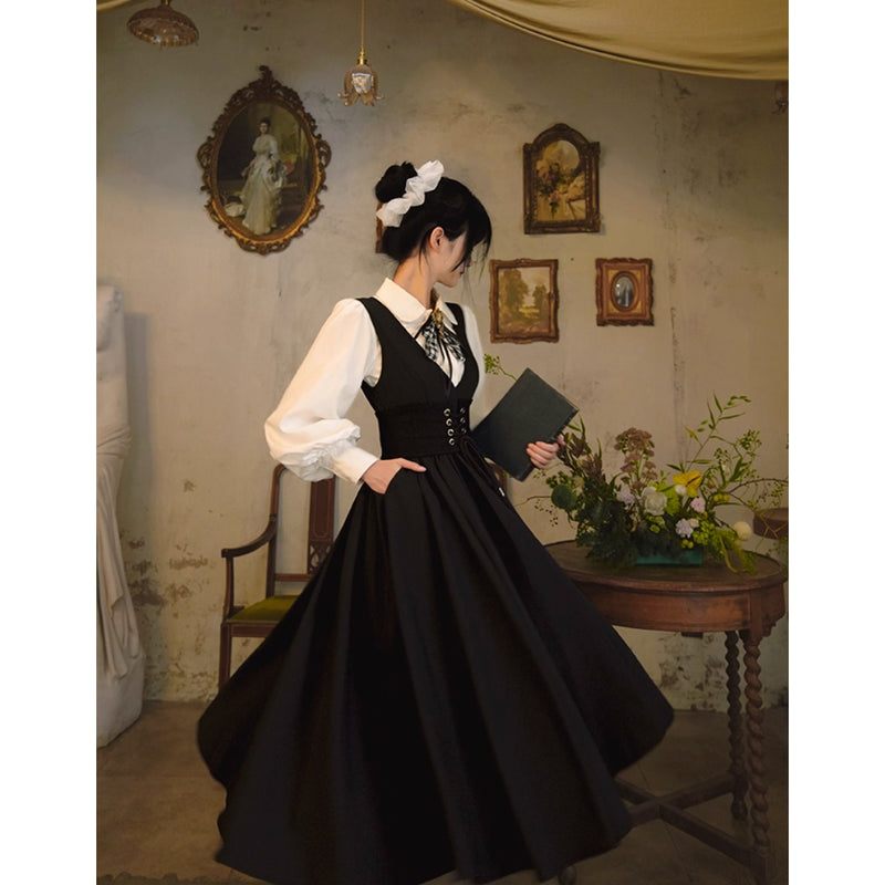 書斎の令嬢のクラシカルブラウス