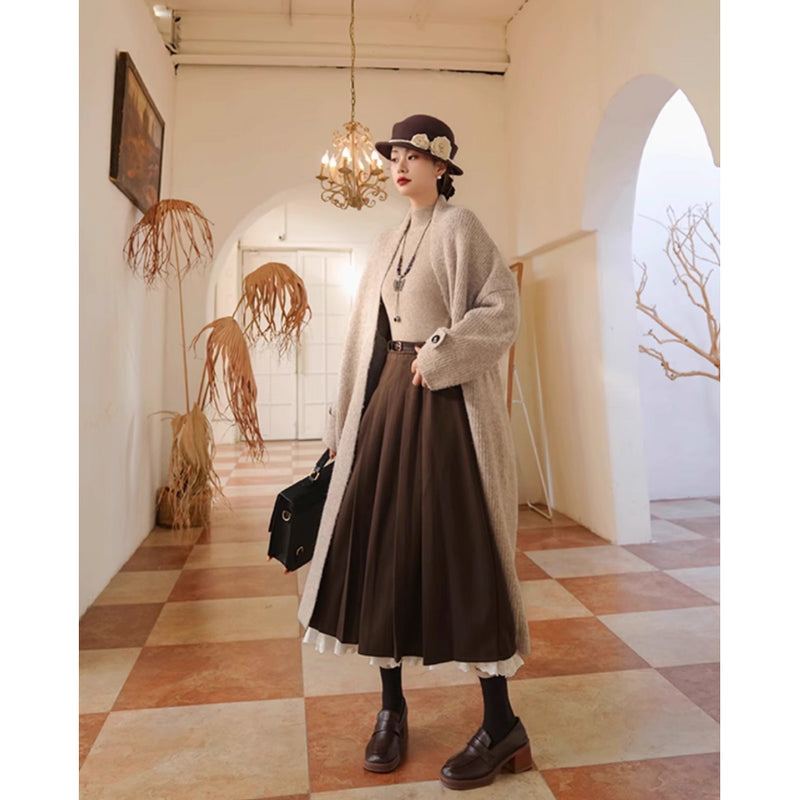 焦茶色のお嬢様のプリーツロングスカート