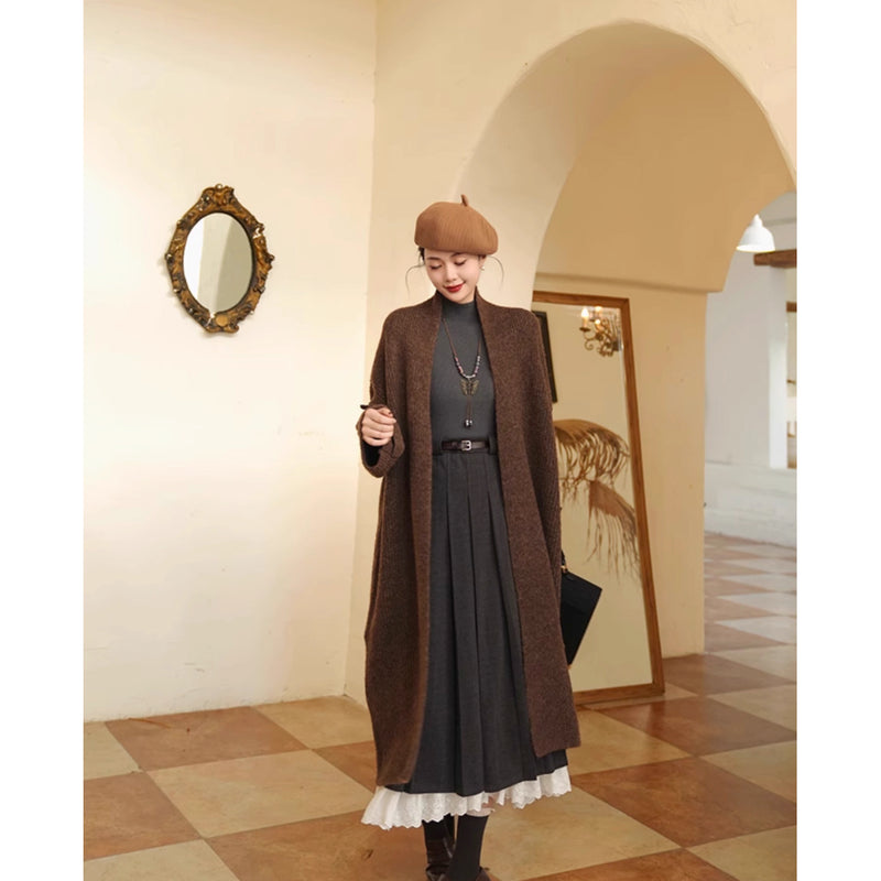 深灰色のお嬢様のプリーツロングスカート