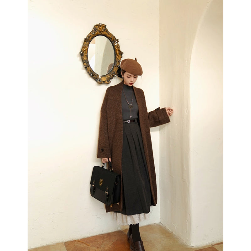 深灰色のお嬢様のプリーツロングスカート