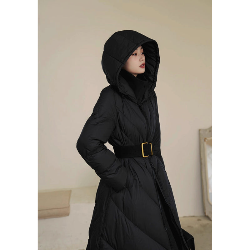 黒曜石の令嬢のロングダウンコート